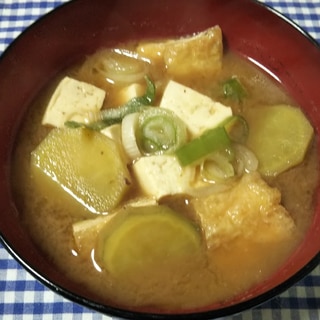 さつま芋と豆腐と油揚げの味噌汁☆